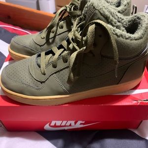 Nike shoes Court Borought mid winter